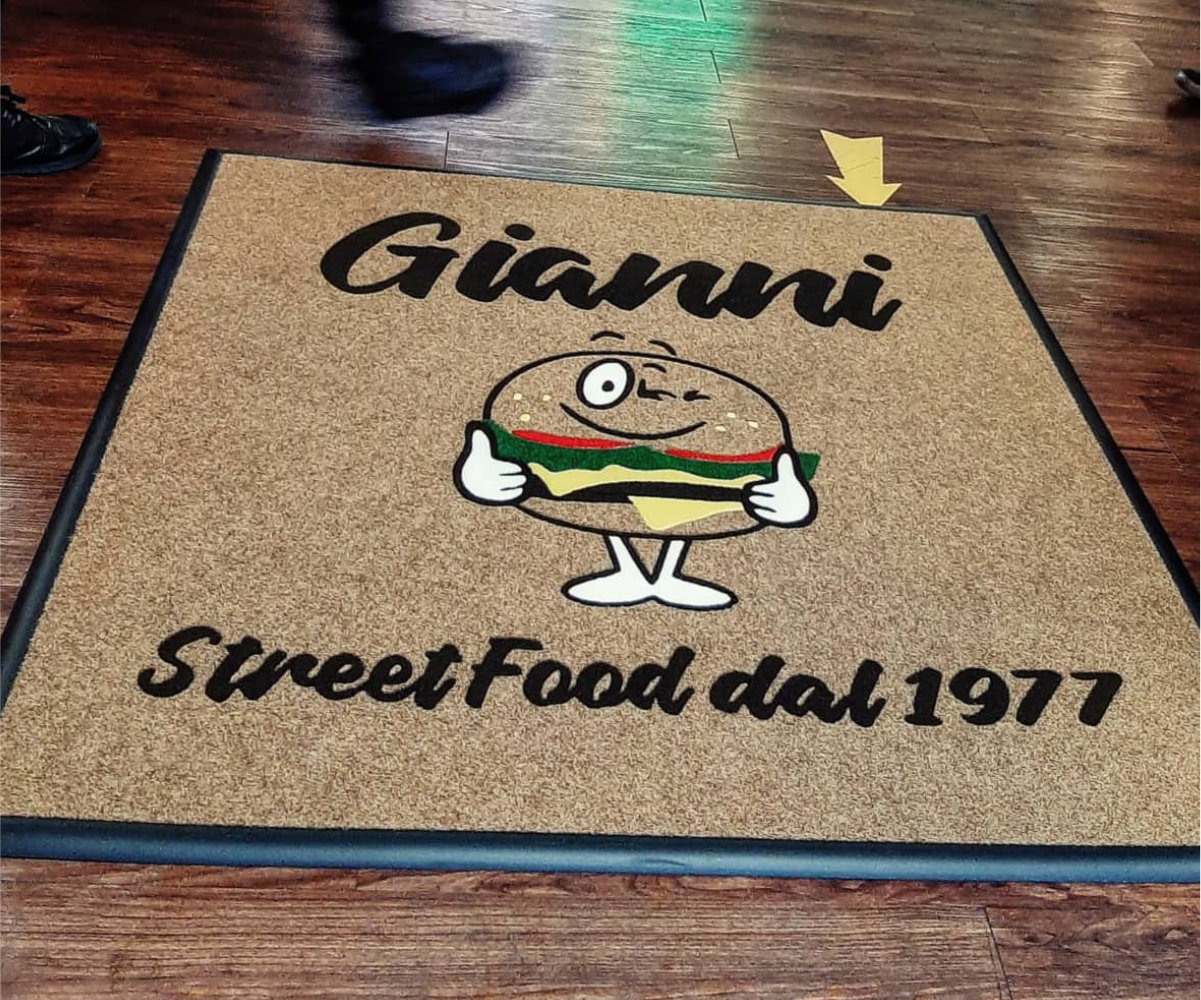 Tappeto Personalizzato ad intarsio con logo Gianni Street Food Paninoteca - Panini e Hamburger